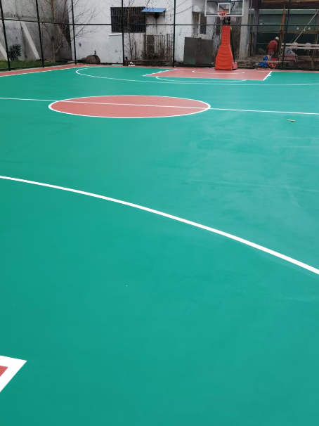 高明 球场长期使用易出现地面开裂